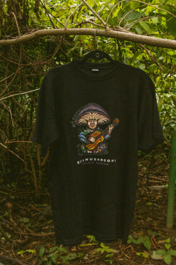 DSC08450 Camiseta Negra EcaMushrooms
